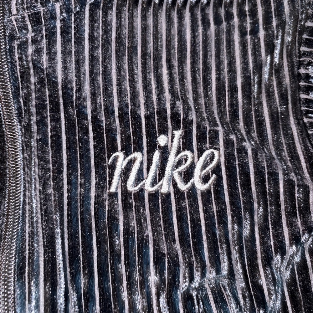 Nike Girls Ribbed Zip-Up Jacket in Black - Size 4
